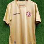 Camiseta Universitario Dorada